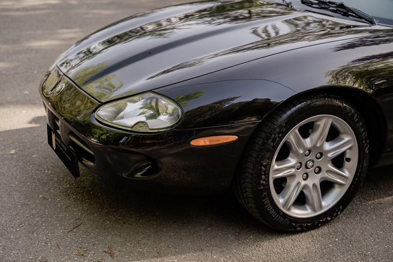 1999 Jaguar XK8 Coupe